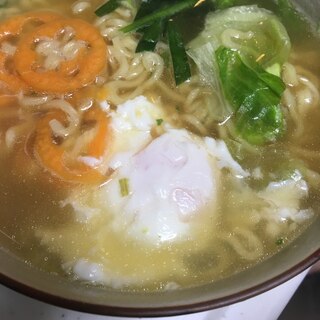 醤油らーめんで☆ニラとレタスと卵の醤油ラーメン☆